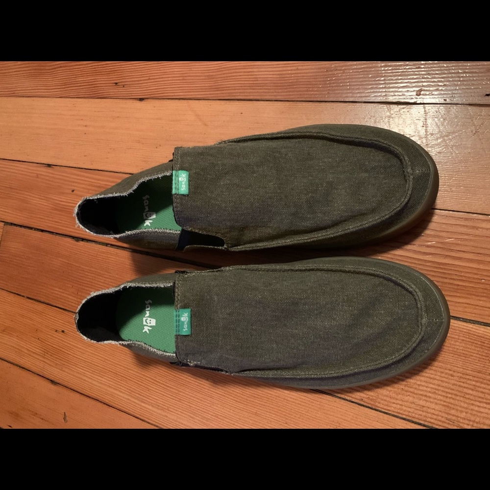 Sanuk slip on sneaker size 10.5 men’s new